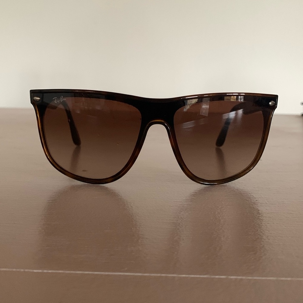Like New Ray Ban sunglasses